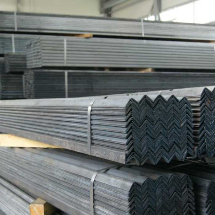 Уголок горячекатаный равнополочный 70х70х6 мм 12 м